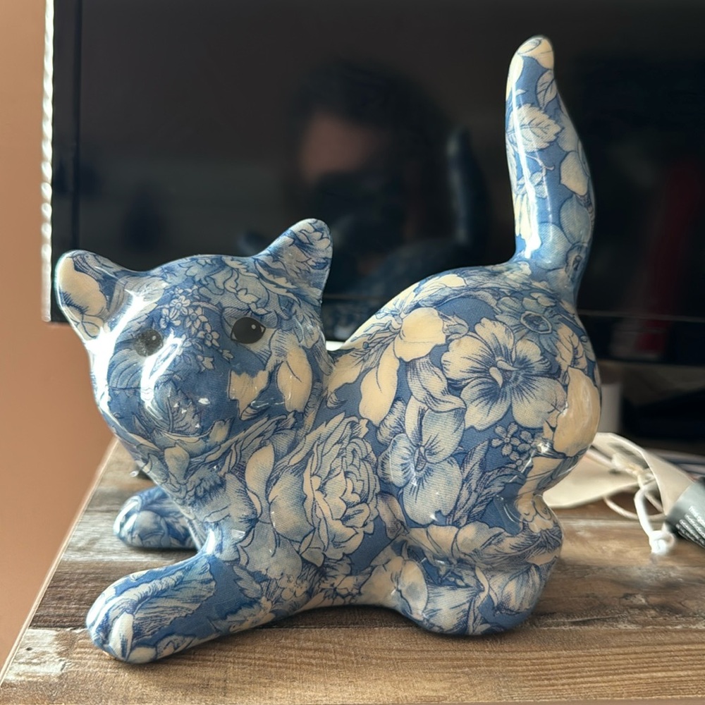 Vintage Joan baker porcelain kitty decor